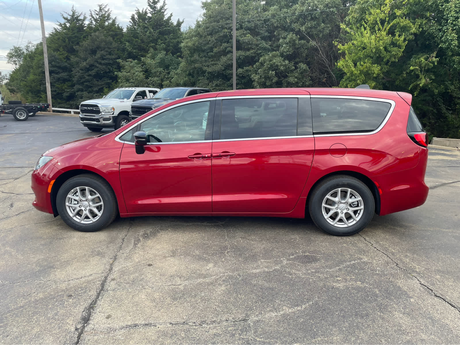 New 2026 Chrysler Voyager LX image 8