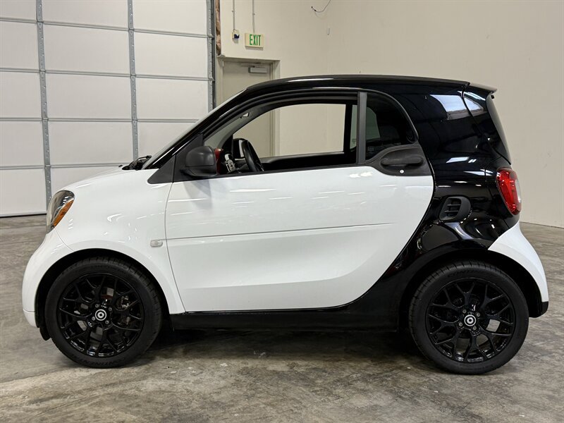 Used 2017 smart fortwo pure RWD image 5