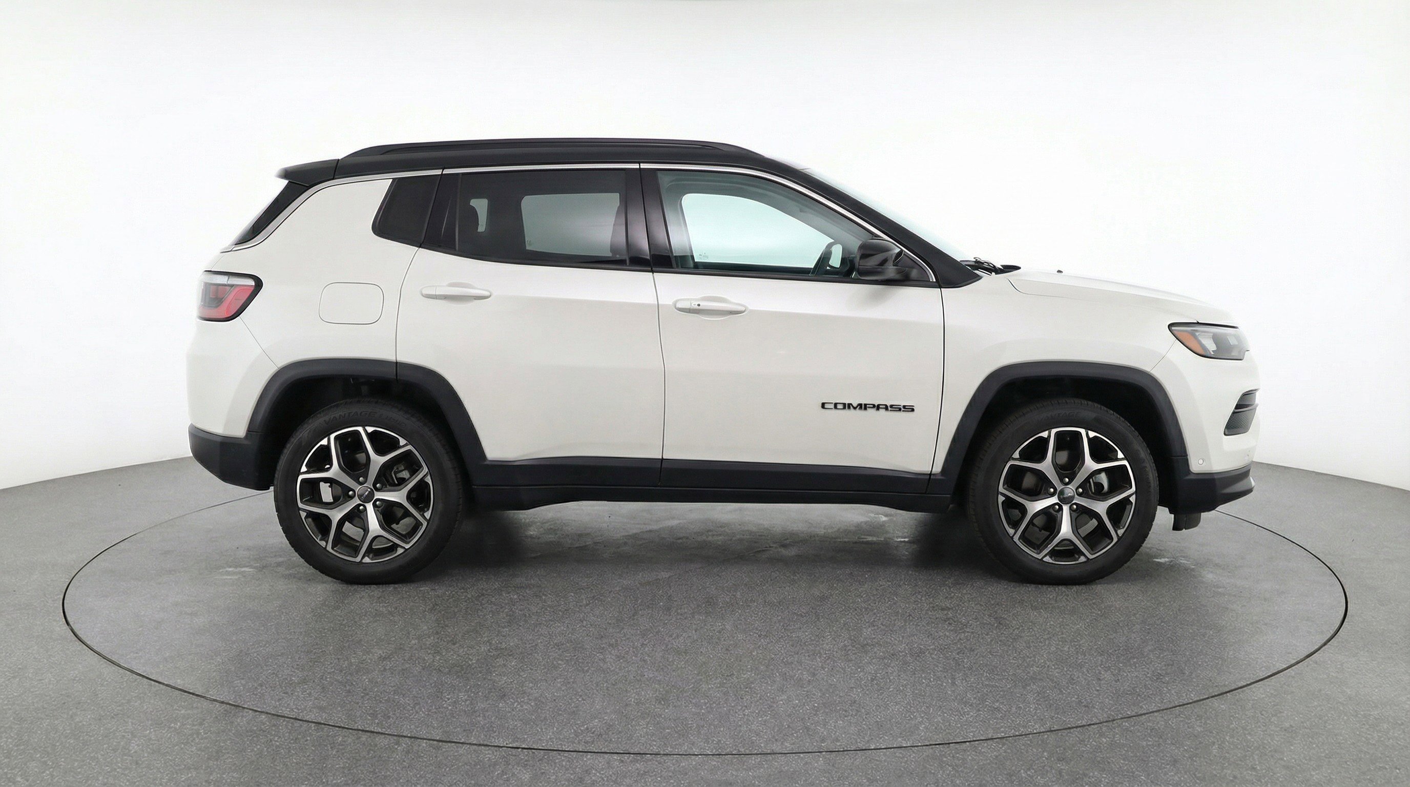 Used 2025 Jeep Compass Limited AWD/4WD image 11
