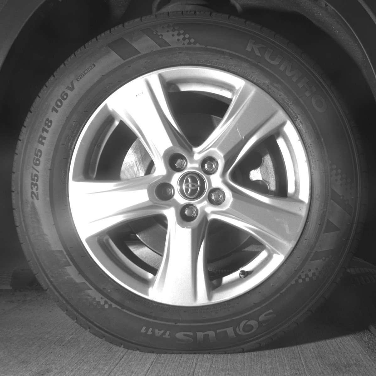 Used 2025 Toyota Highlander LE FWD image 13