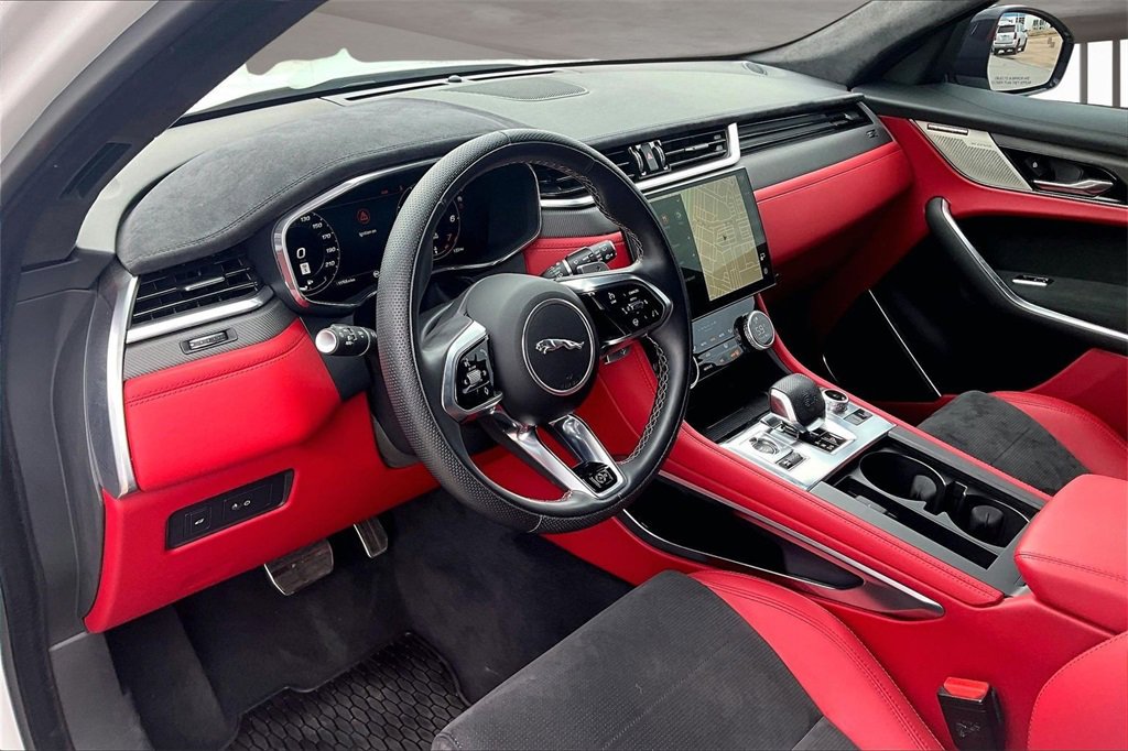 Used 2024 Jaguar F-PACE SVR image 13
