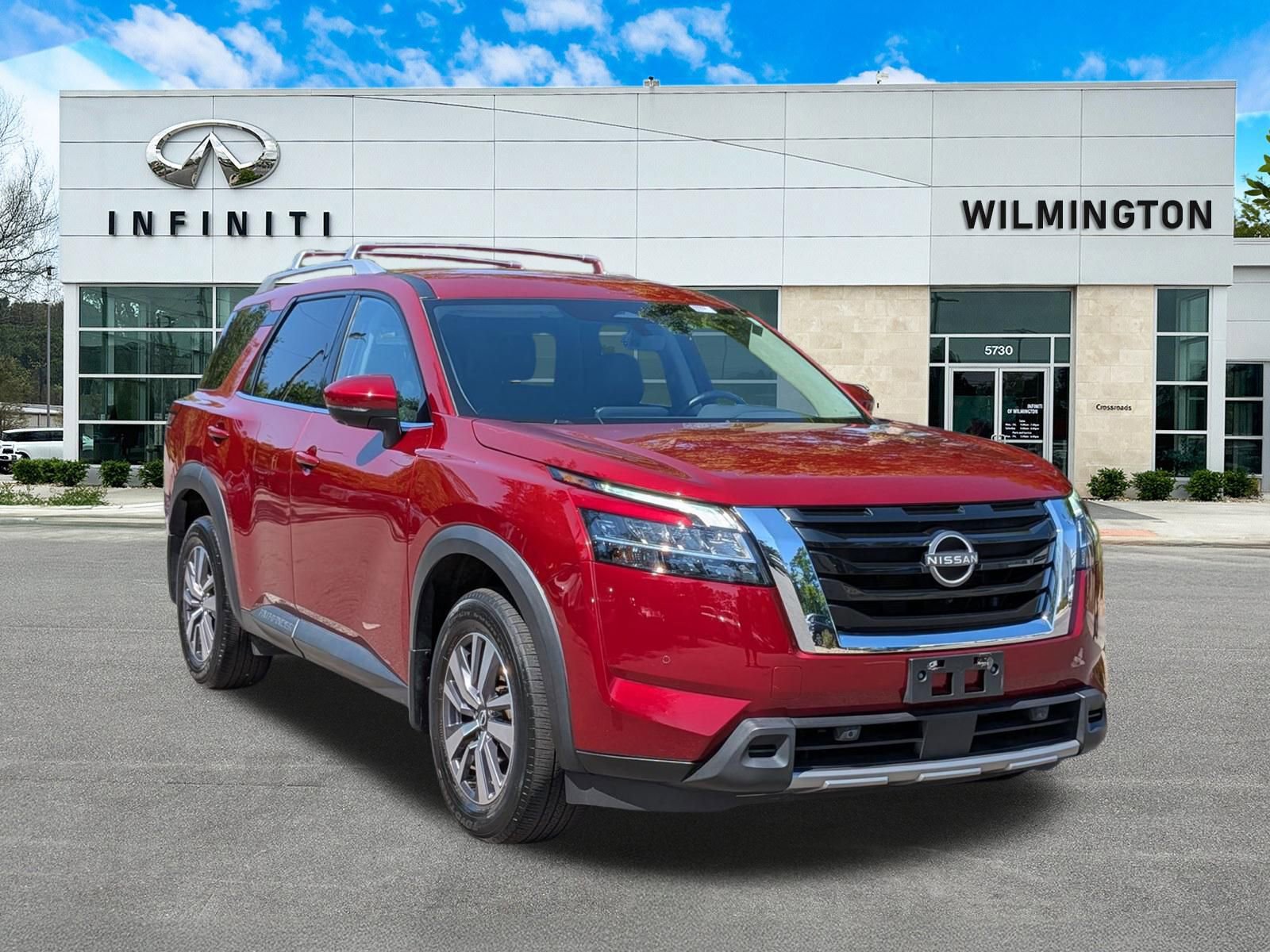 Used 2023 Nissan Pathfinder SL AWD/4WD image 1