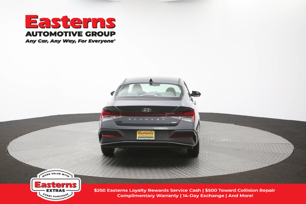 Used 2025 Hyundai Elantra Hybrid FWD image 36