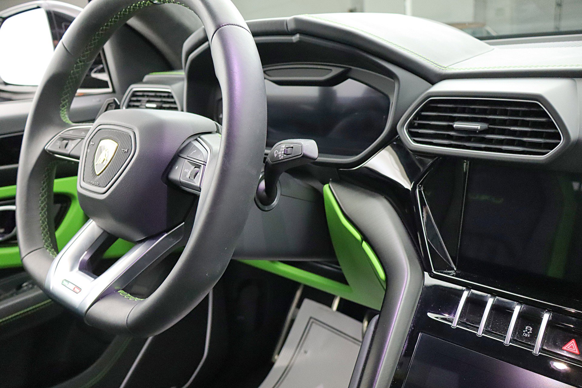 Used 2024 Lamborghini Urus S image 34