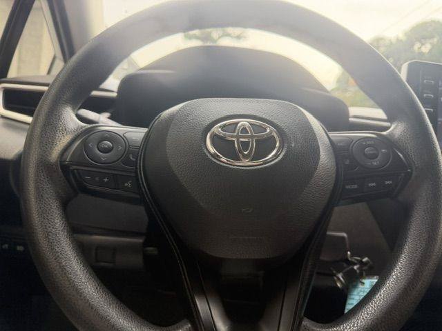 Used 2021 Toyota Corolla LE FWD image 17