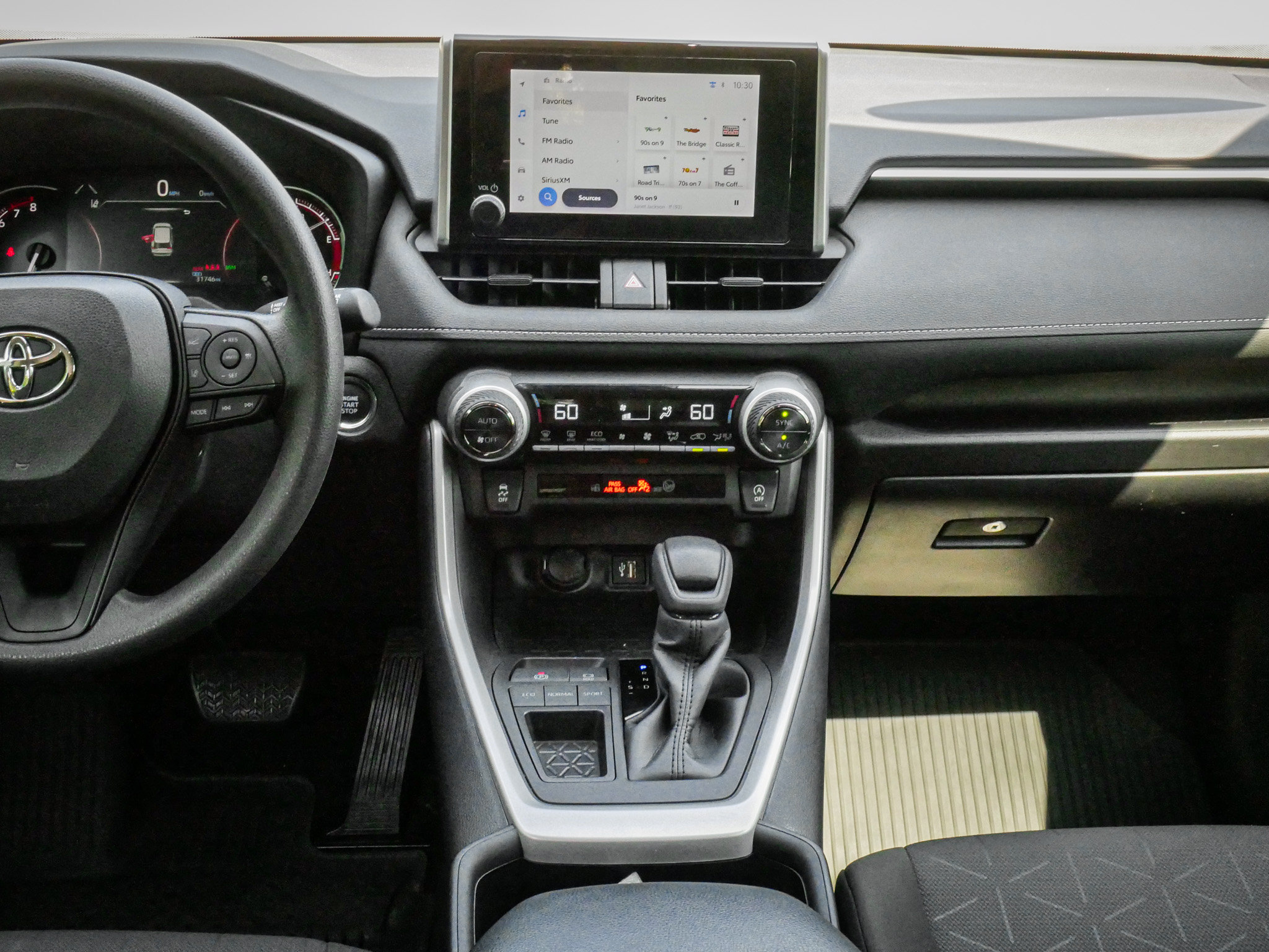 Used 2024 Toyota RAV4 XLE FWD image 29