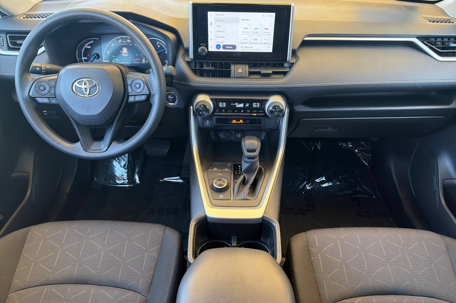 Used 2025 Toyota RAV4 XLE AWD/4WD image 16