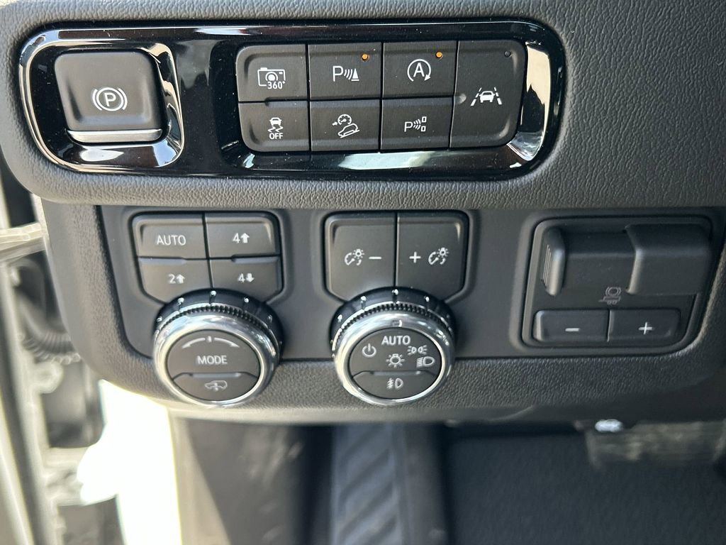 New 2026 GMC Yukon XL Denali AWD/4WD image 18