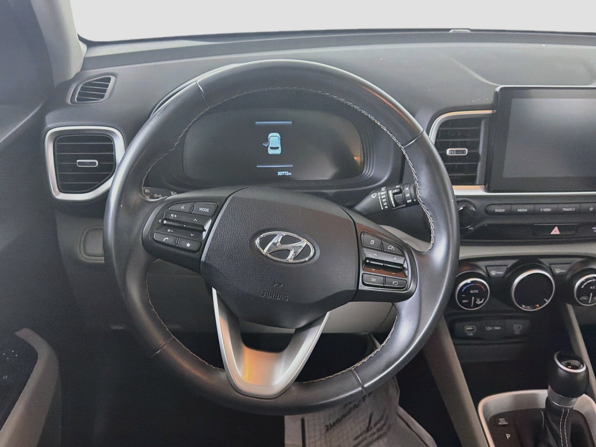 Used 2025 Hyundai Venue SEL FWD image 17
