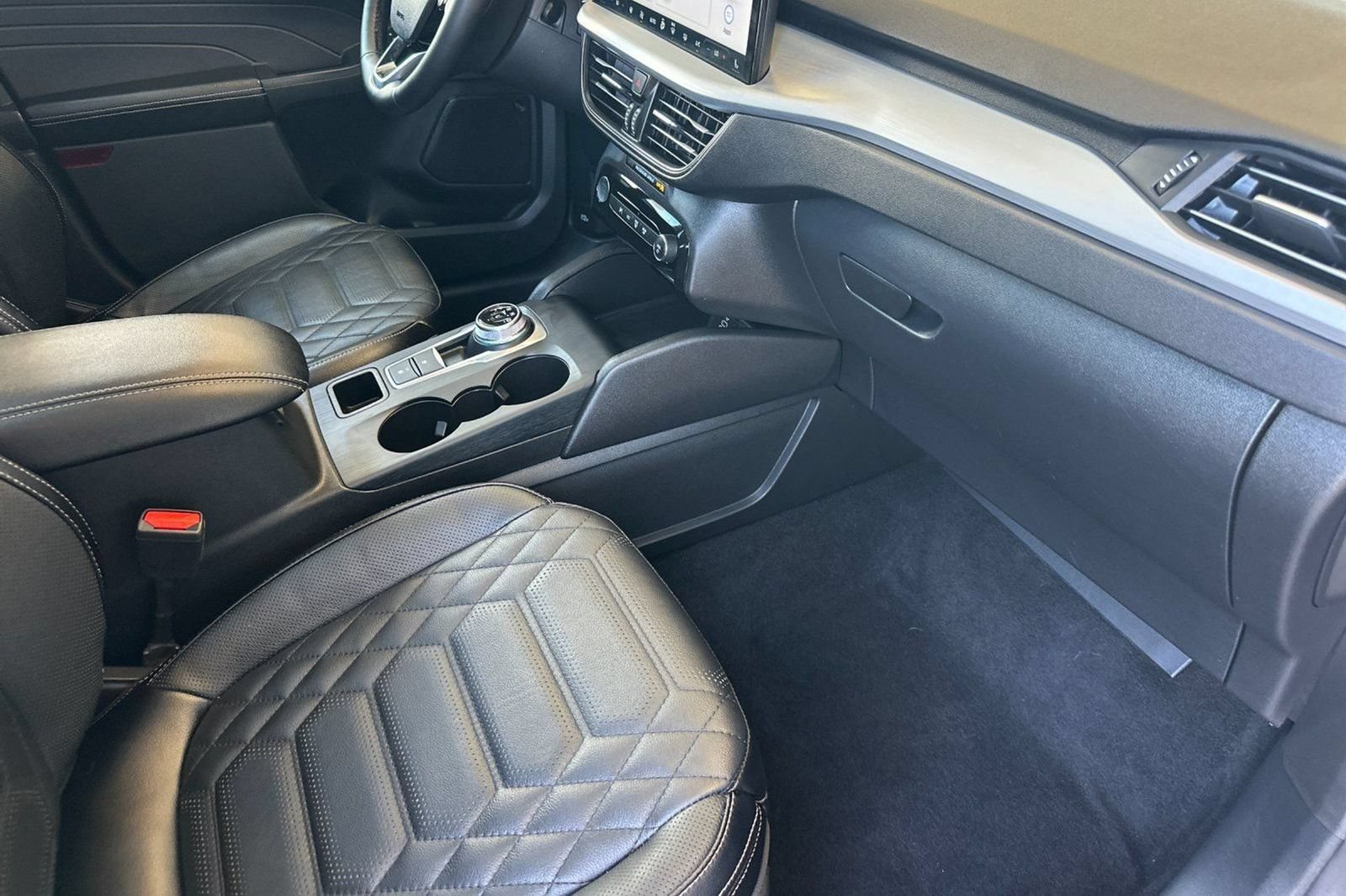 Used 2024 Ford Escape Platinum w/ Premium Technology Package AWD/4WD image 19