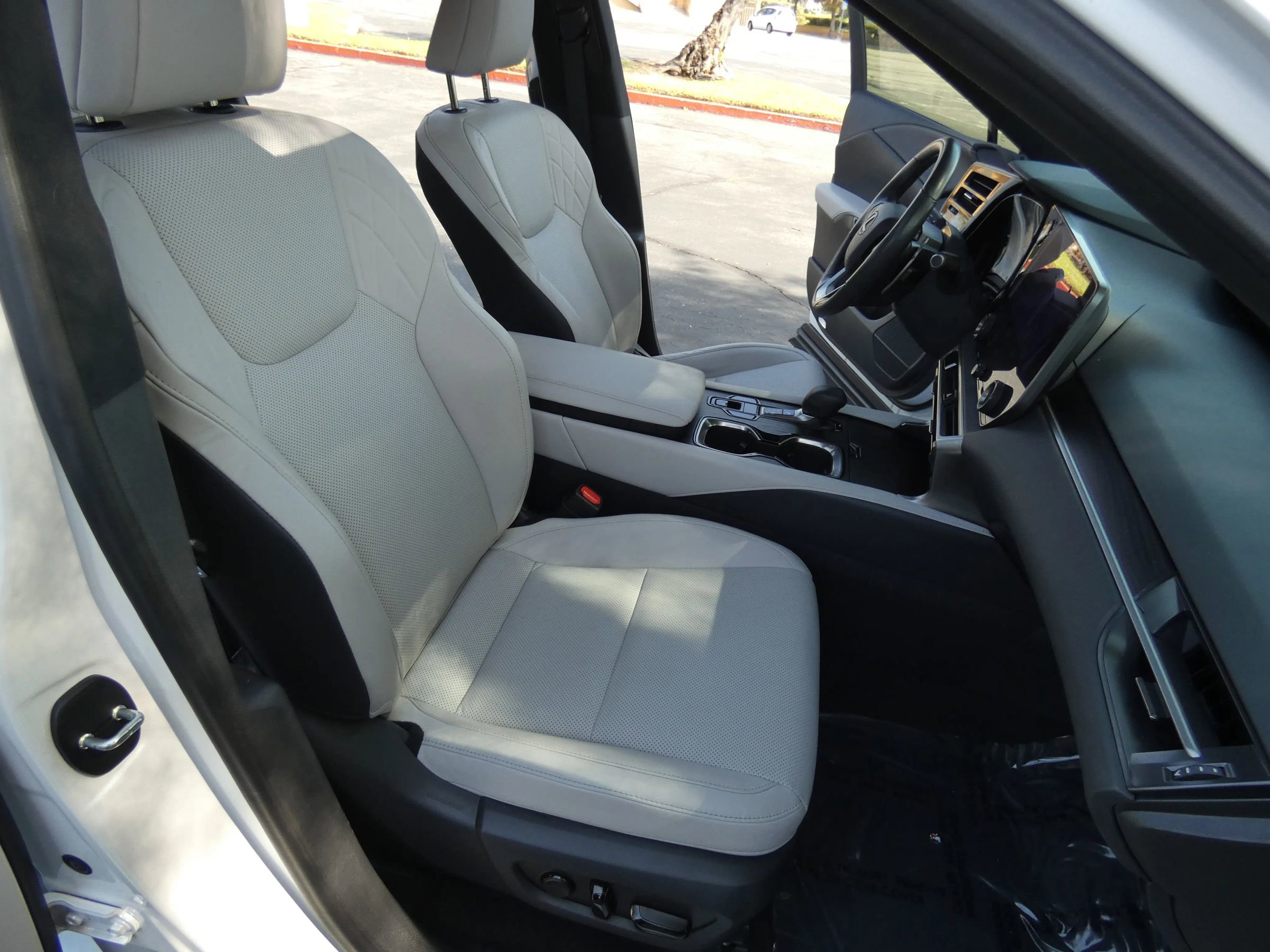 Used 2023 Lexus RX 350 Premium w/ Accessory Package (Z1) image 30