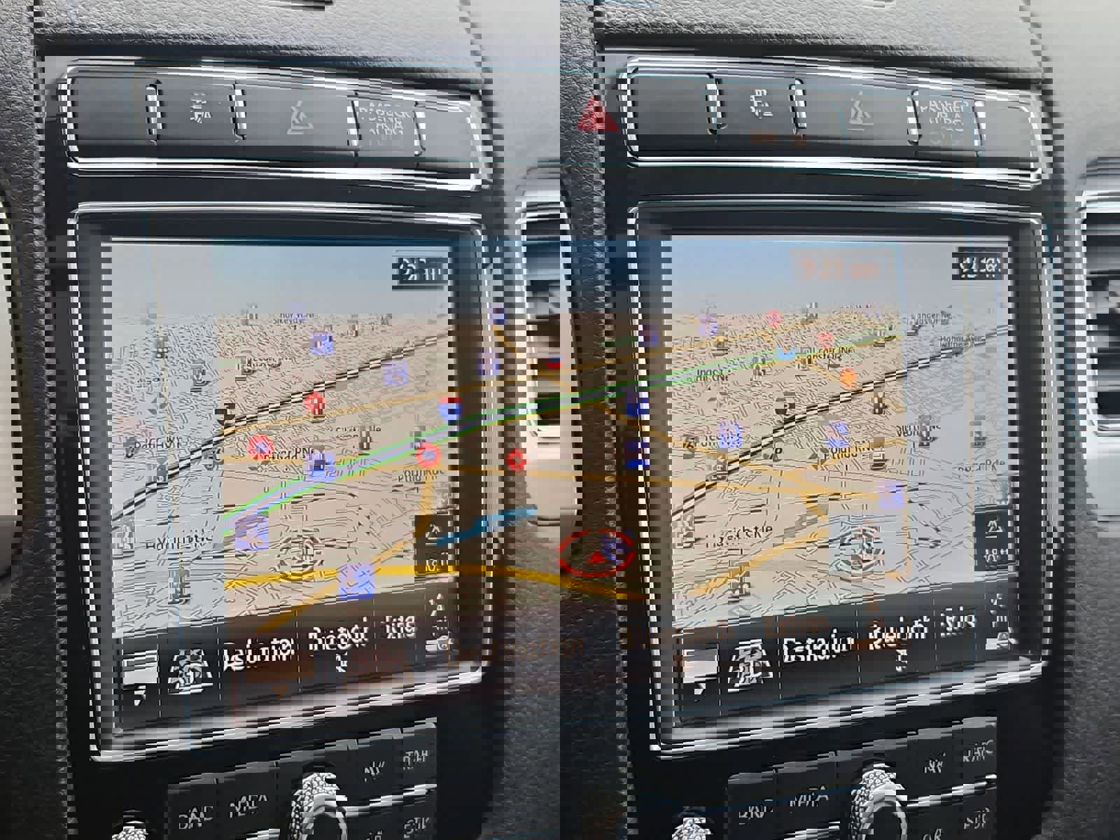 Used 2015 Volkswagen Touareg TDI AWD/4WD image 29