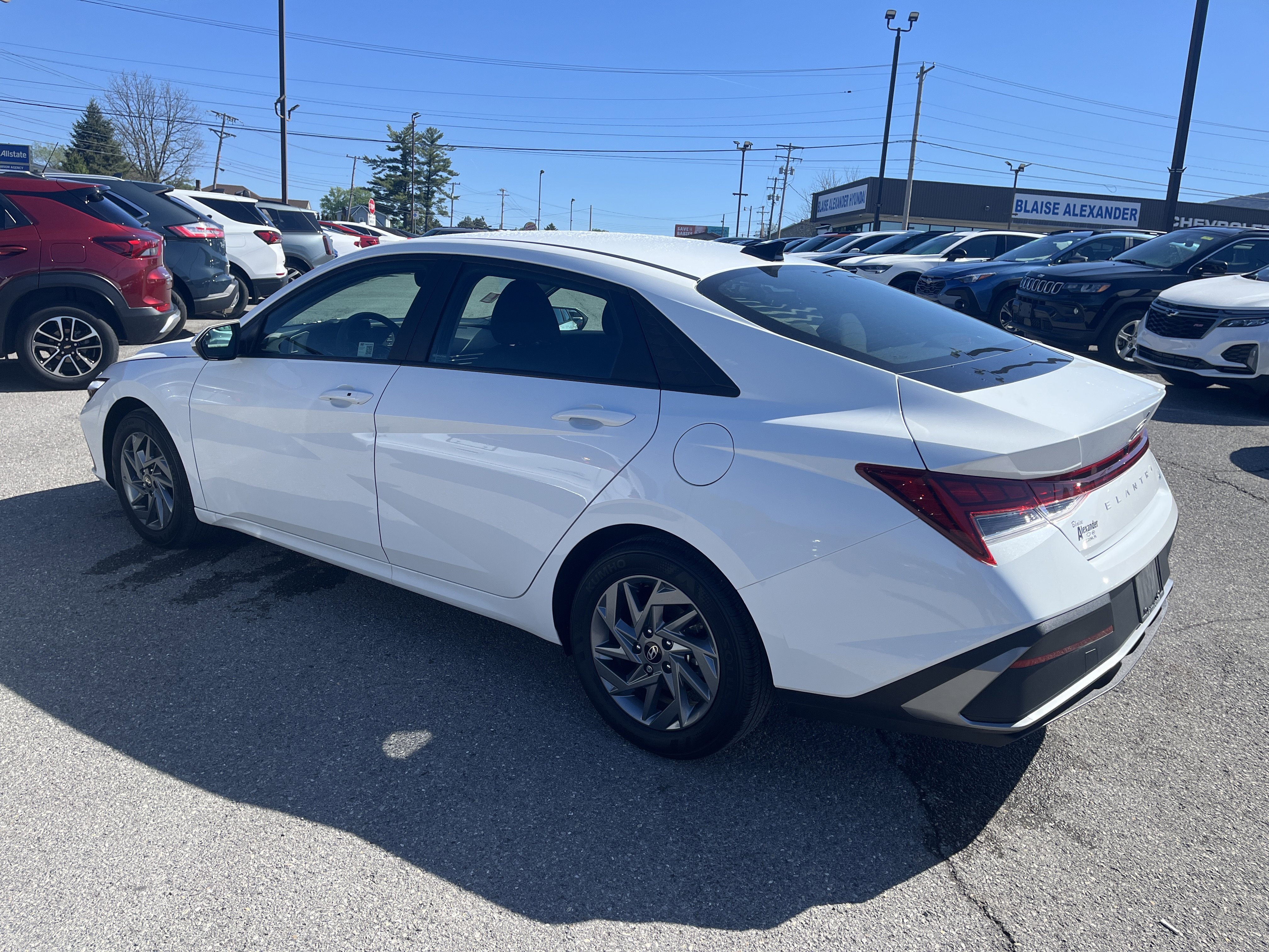 Used 2025 Hyundai Elantra Blue FWD image 6