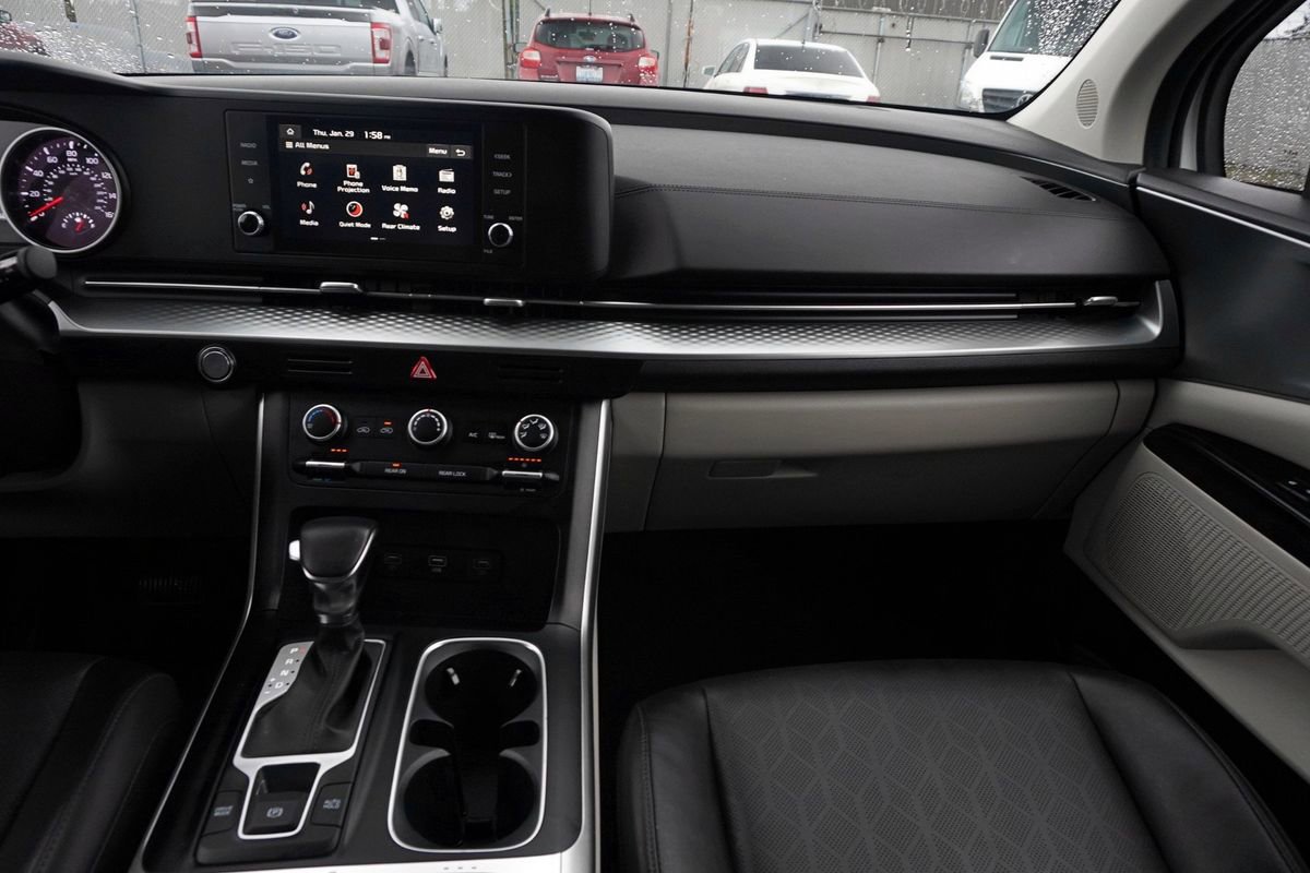 Used 2024 Kia Carnival LX FWD image 22