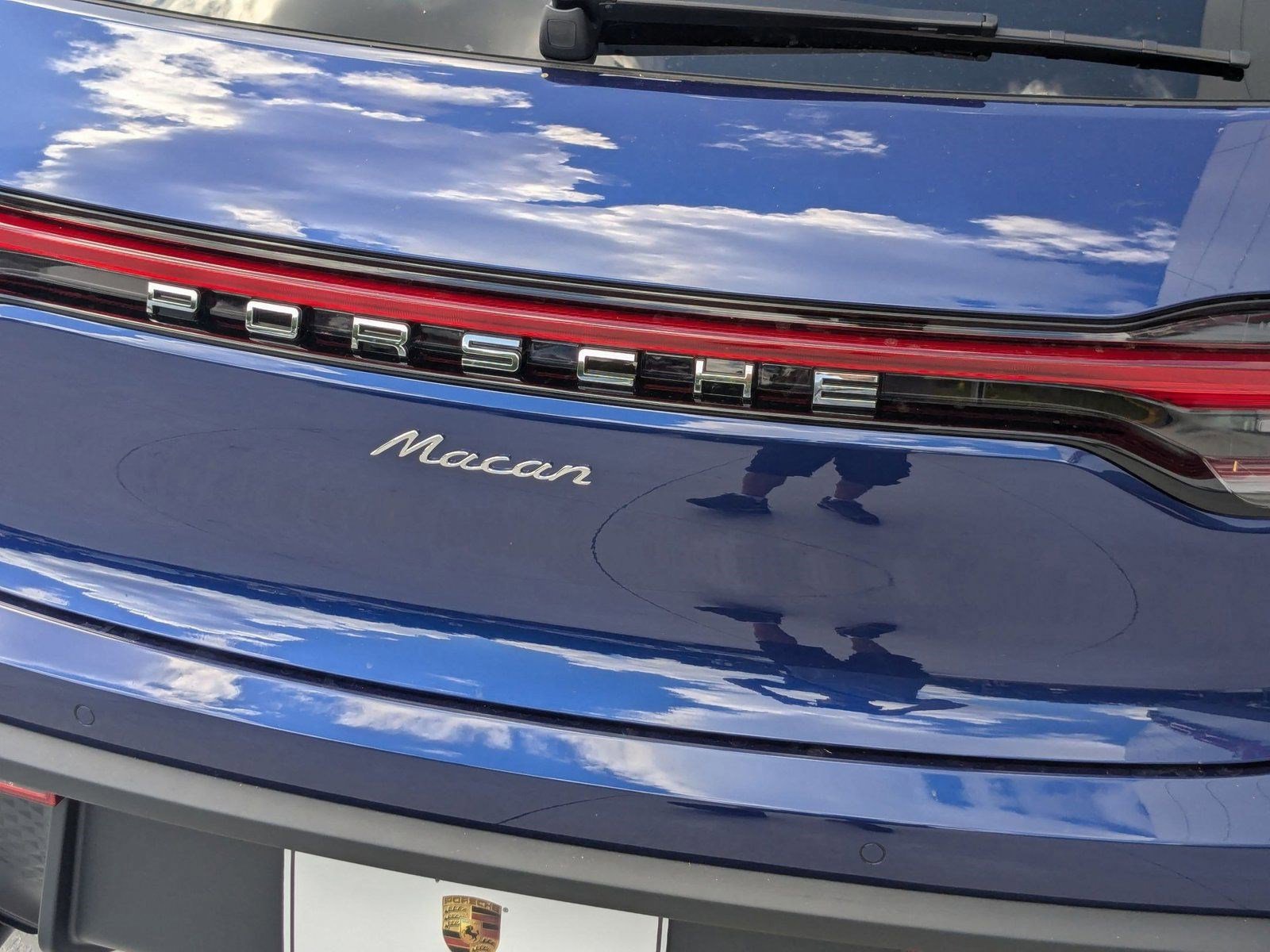 Certified 2025 Porsche Macan AWD/4WD image 13