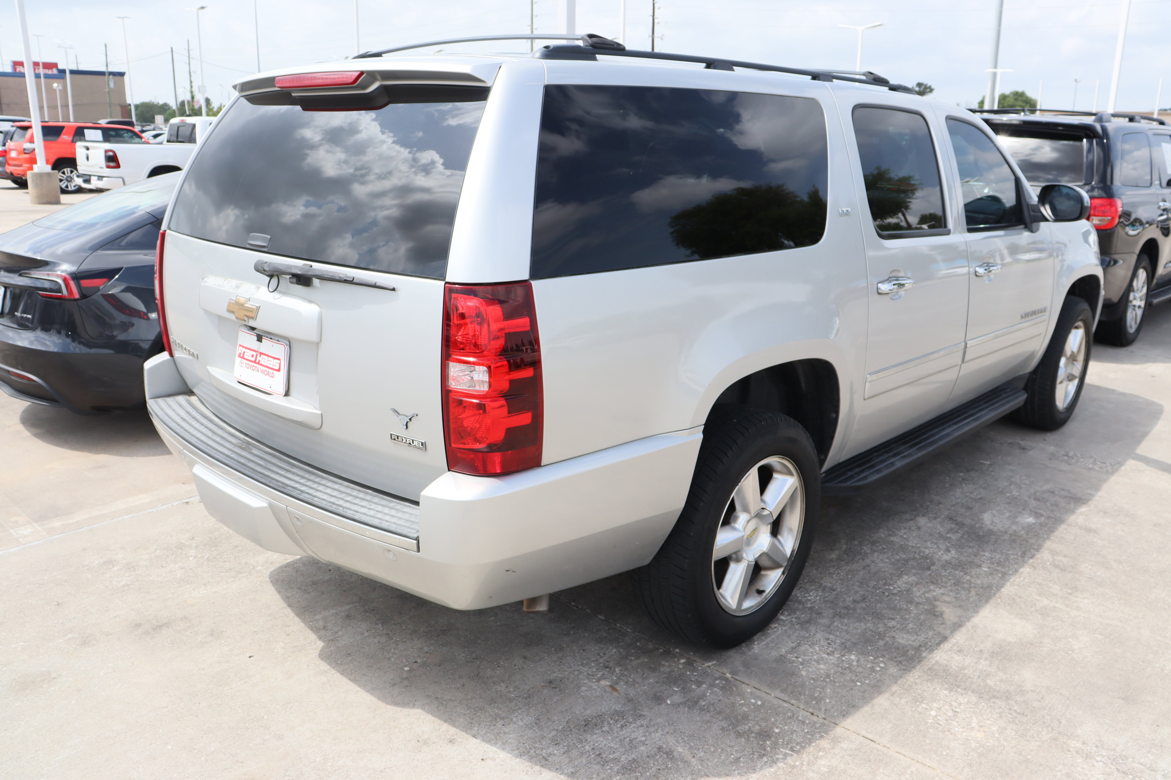Used 2010 Chevrolet Suburban LTZ image 11