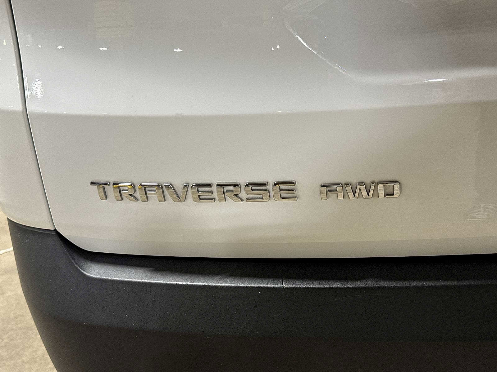 Used 2020 Chevrolet Traverse LS AWD/4WD image 25