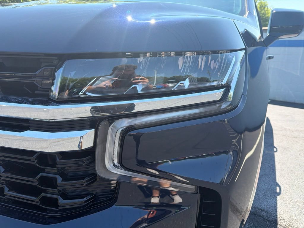 Used 2021 Chevrolet Suburban LS w/ Driver Alert Package AWD/4WD image 9