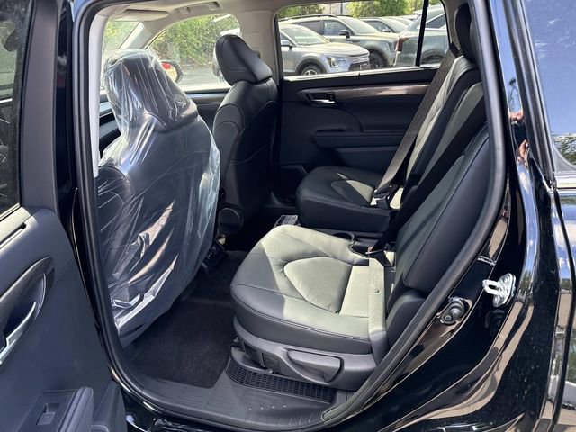 Used 2026 Toyota Highlander Platinum AWD/4WD image 17