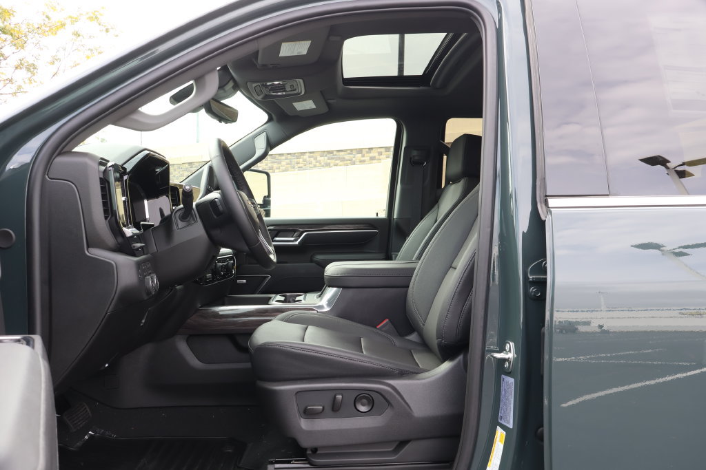 New 2026 Chevrolet Silverado 2500 LTZ w/ LTZ Premium Package AWD/4WD image 15