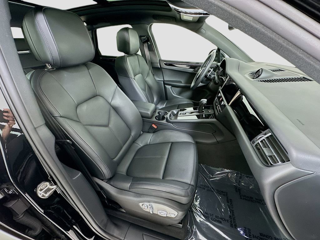 Used 2025 Porsche Macan image 30