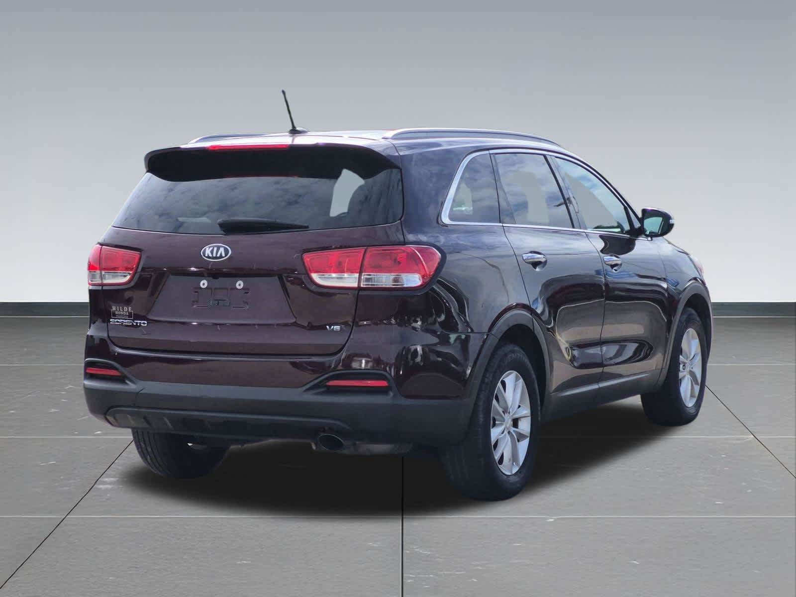 Used 2018 Kia Sorento FWD V6 image 6