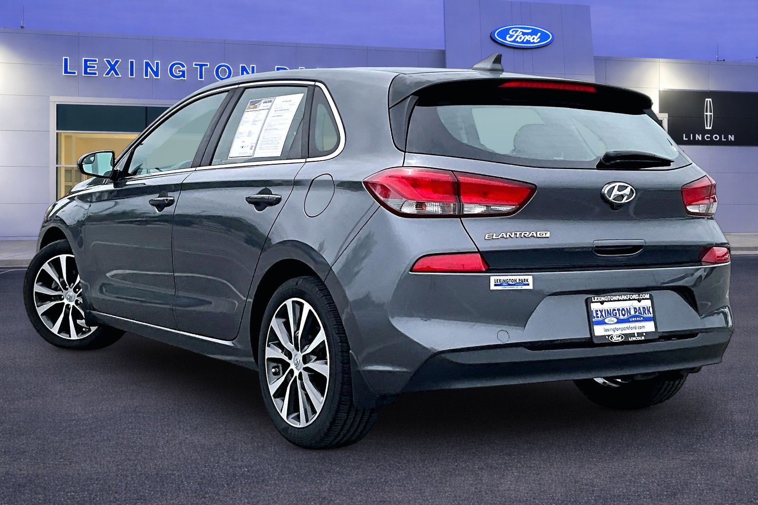 Used 2018 Hyundai Elantra GT FWD image 4