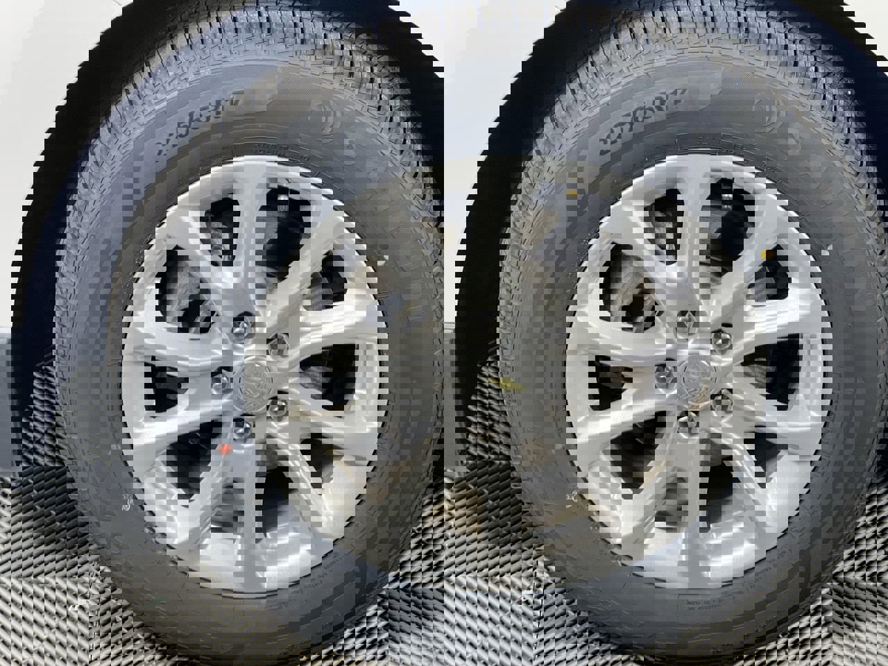 Used 2020 Chevrolet Equinox LT image 11