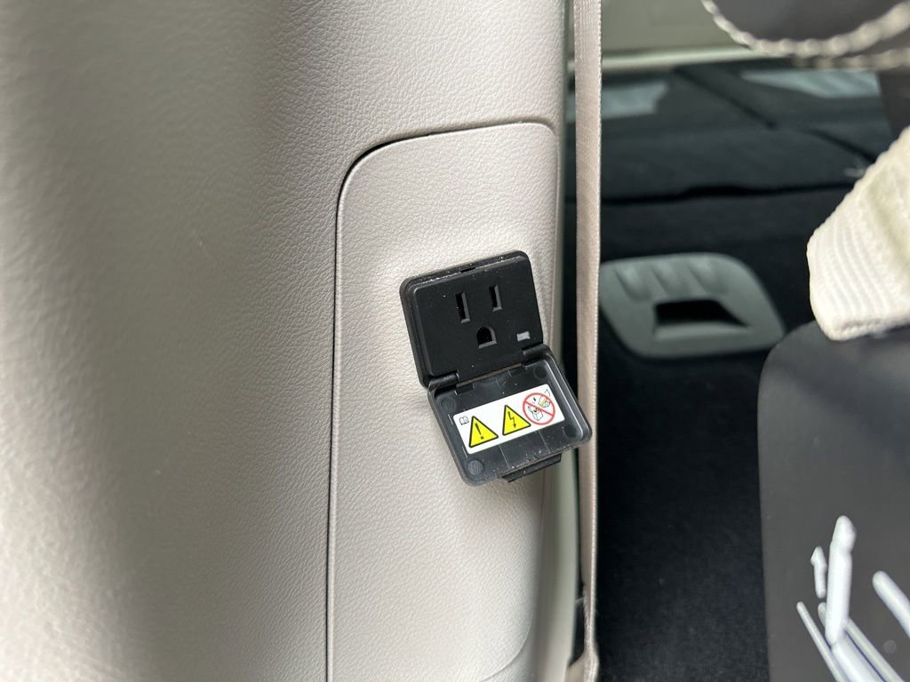 Used 2022 Chrysler Pacifica Touring-L w/ Uconnect Theater Family Group image 37