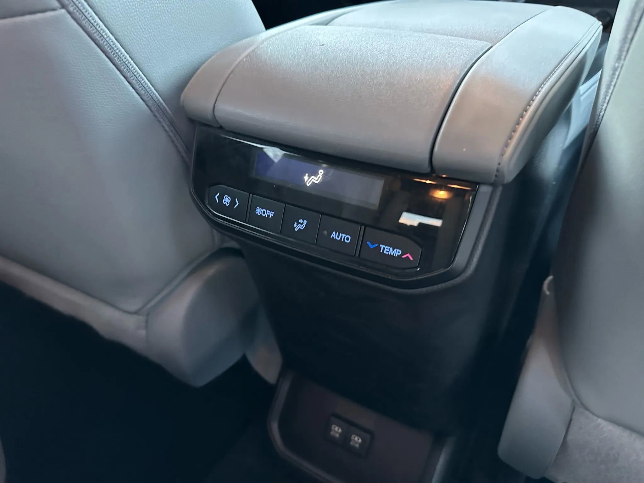 Used 2020 Toyota Highlander XLE image 17