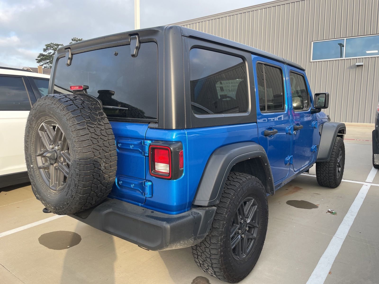 Used 2024 Jeep Wrangler Sport S image 4