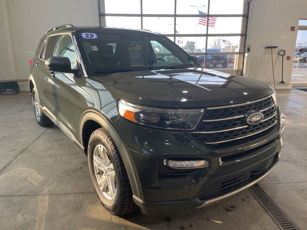 Used 2022 Ford Explorer XLT w/ Equipment Group 202A image 3