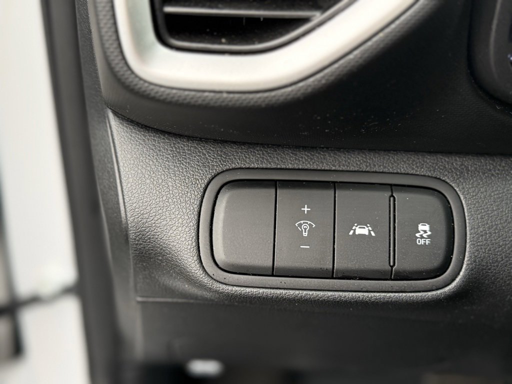 Certified 2022 Hyundai Venue SEL image 23