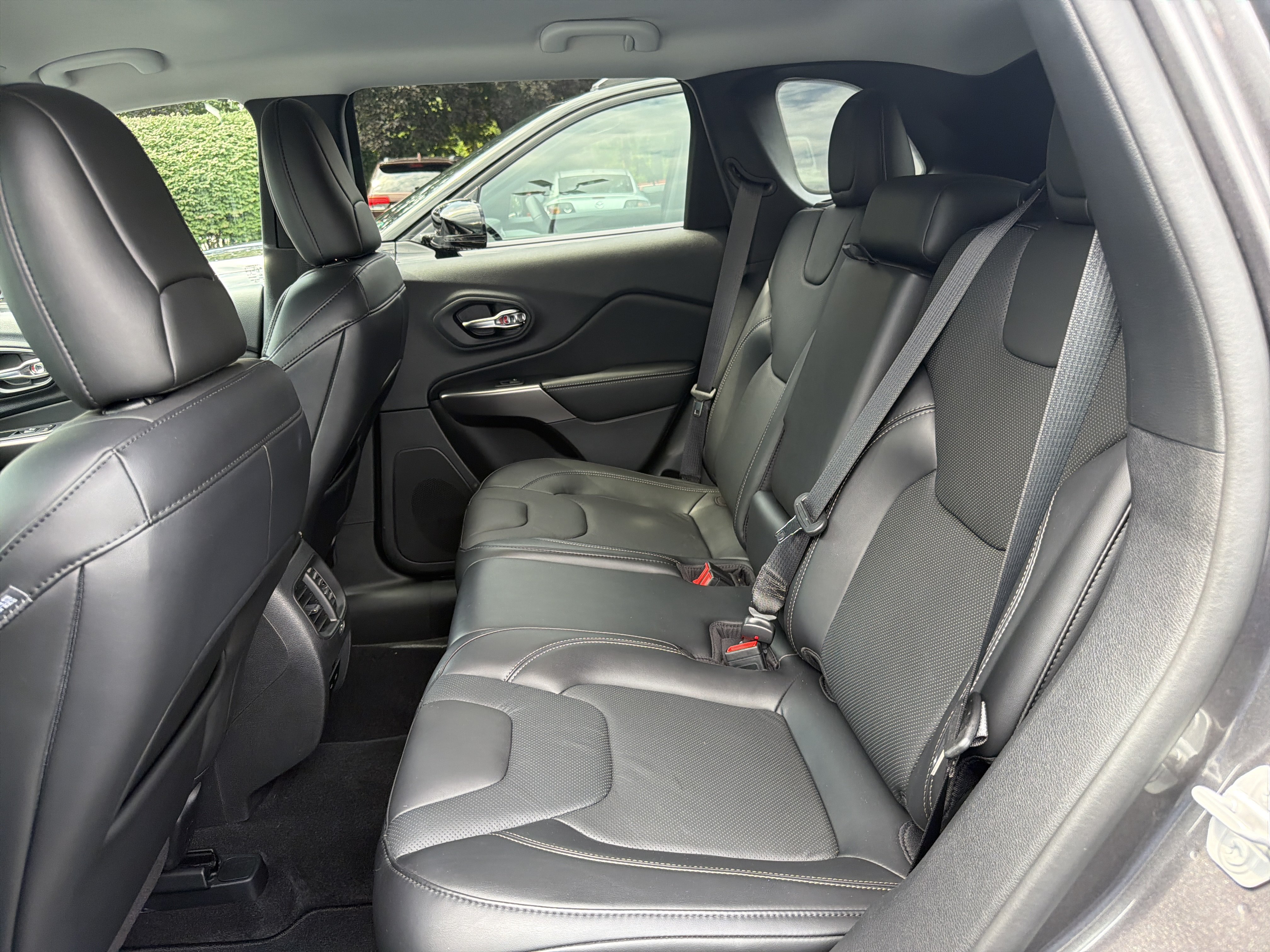 Certified 2020 Jeep Cherokee Latitude Lux w/ Quick Order Package 26H Lux AWD/4WD image 10