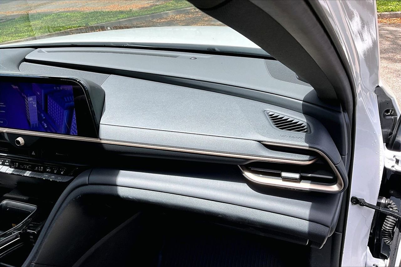 Used 2025 Toyota Crown Signia w/ Advanced Technology Package image 23