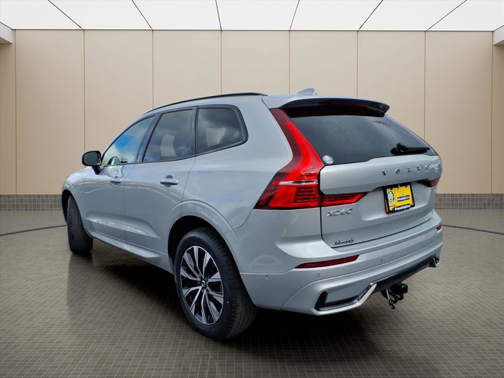 Used 2024 Volvo XC60 B5 Plus image 4