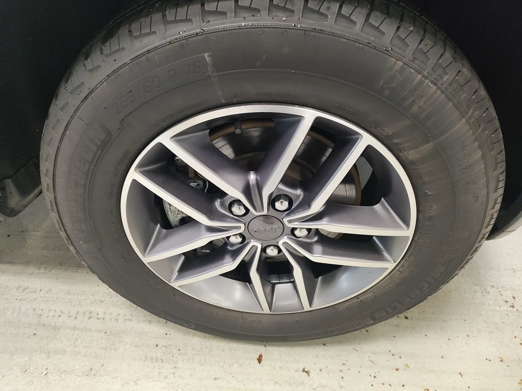 Used 2022 Jeep Grand Cherokee Limited image 4