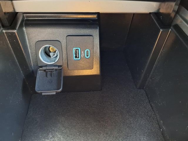 Used 2023 Ford Explorer XLT w/ Equipment Group 202A image 26