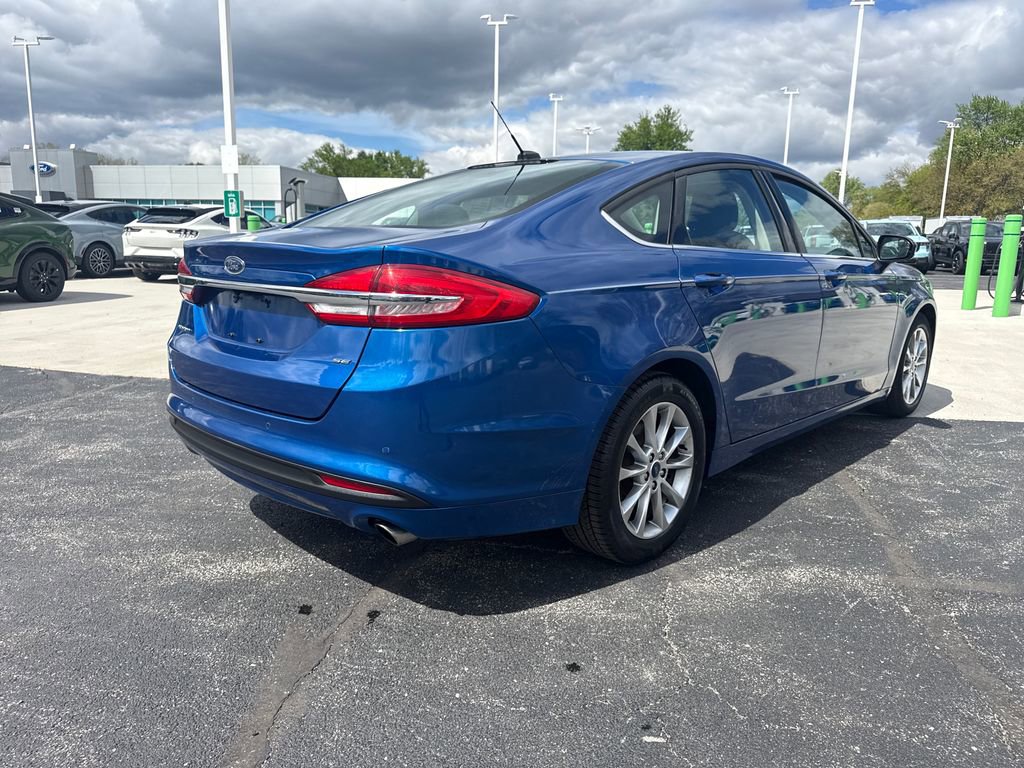 Used 2017 Ford Fusion SE w/ Fusion SE Technology Package FWD image 7