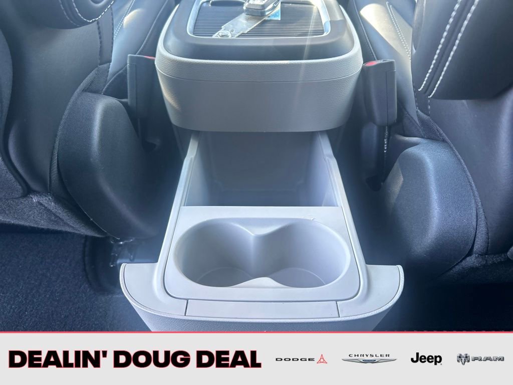 Used 2024 Chrysler Pacifica Touring-L image 25