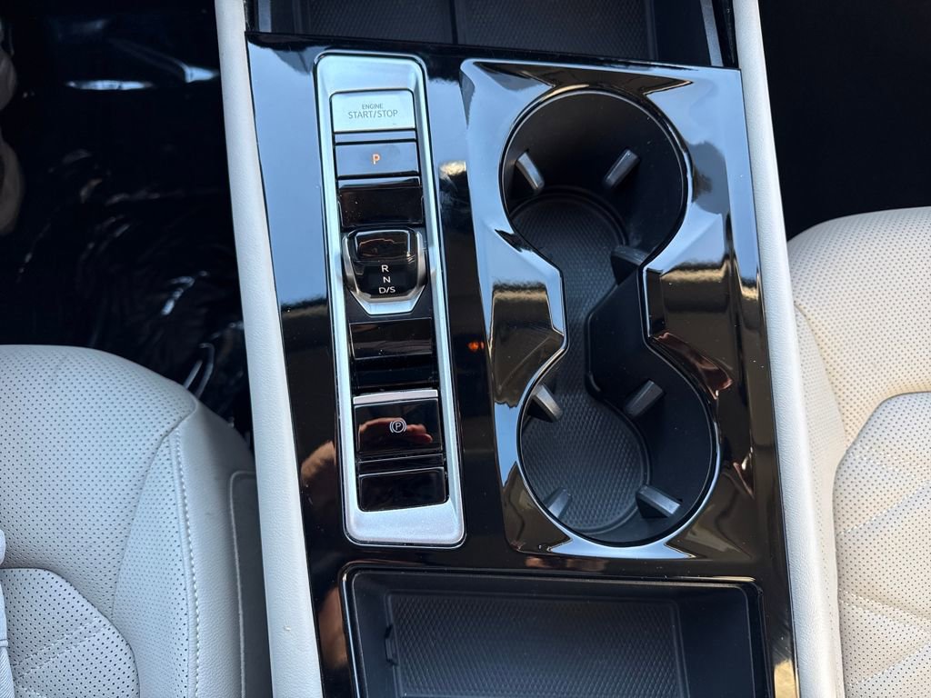 Used 2024 Volkswagen Atlas SE w/ Black Wheel Package image 21