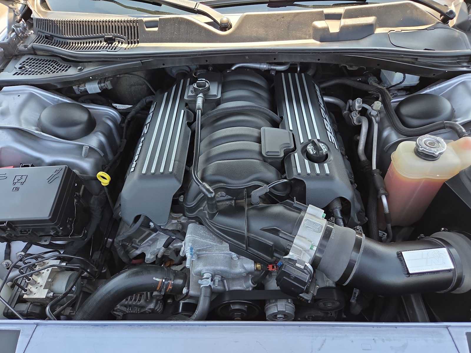 Used 2016 Dodge Challenger SRT w/ Technology Group RWD image 17