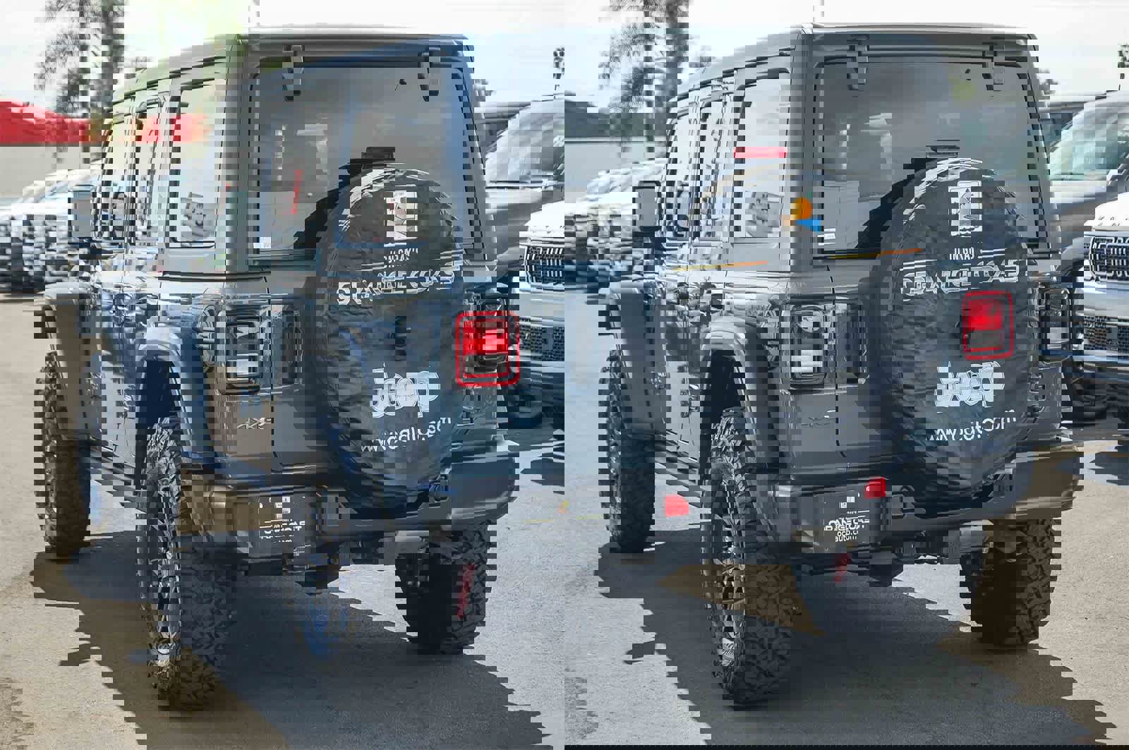 Used 2025 Jeep Wrangler Willys image 6