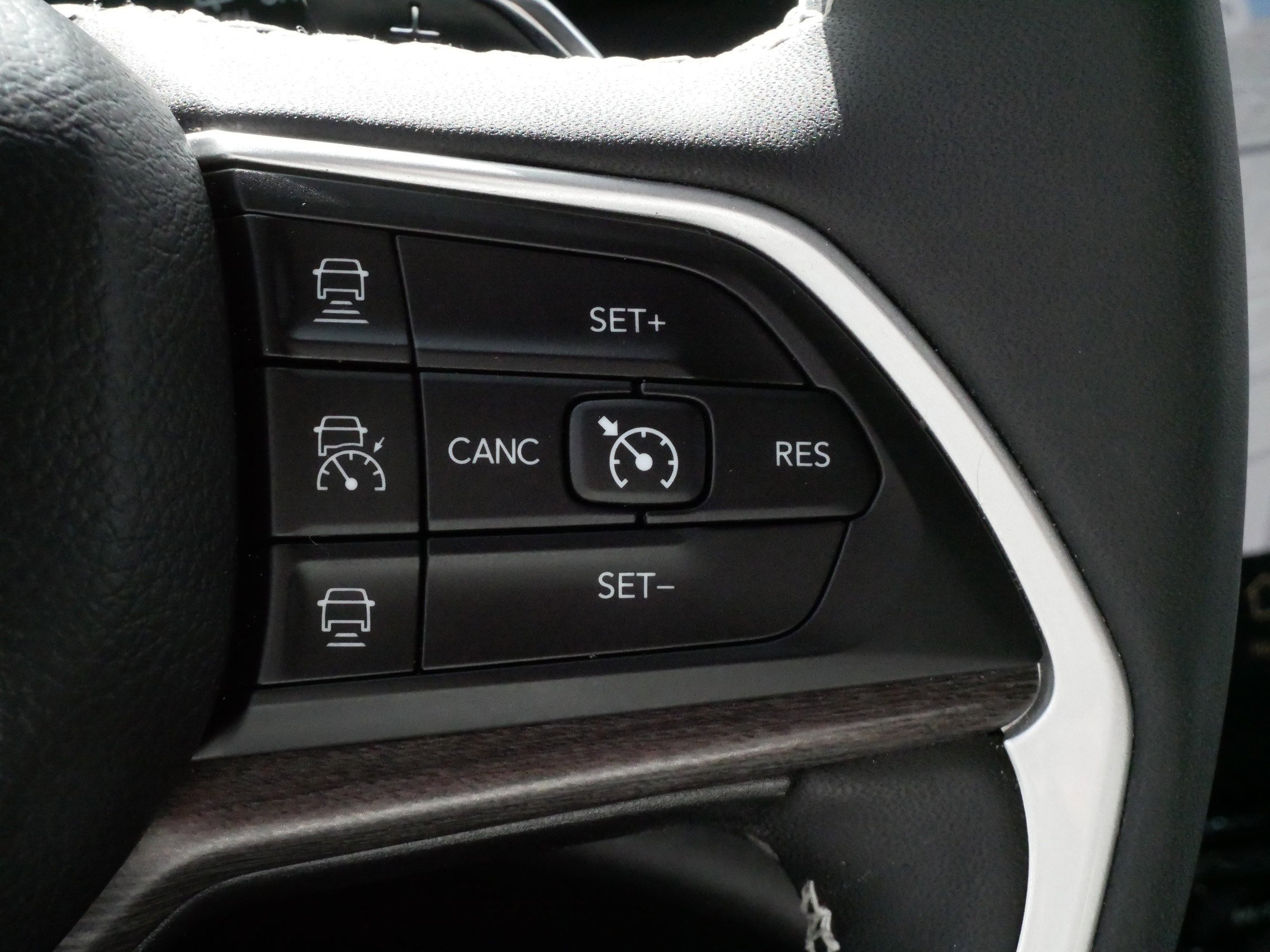 Used 2023 Jeep Grand Cherokee Limited w/ Luxury Tech Group II AWD/4WD image 25