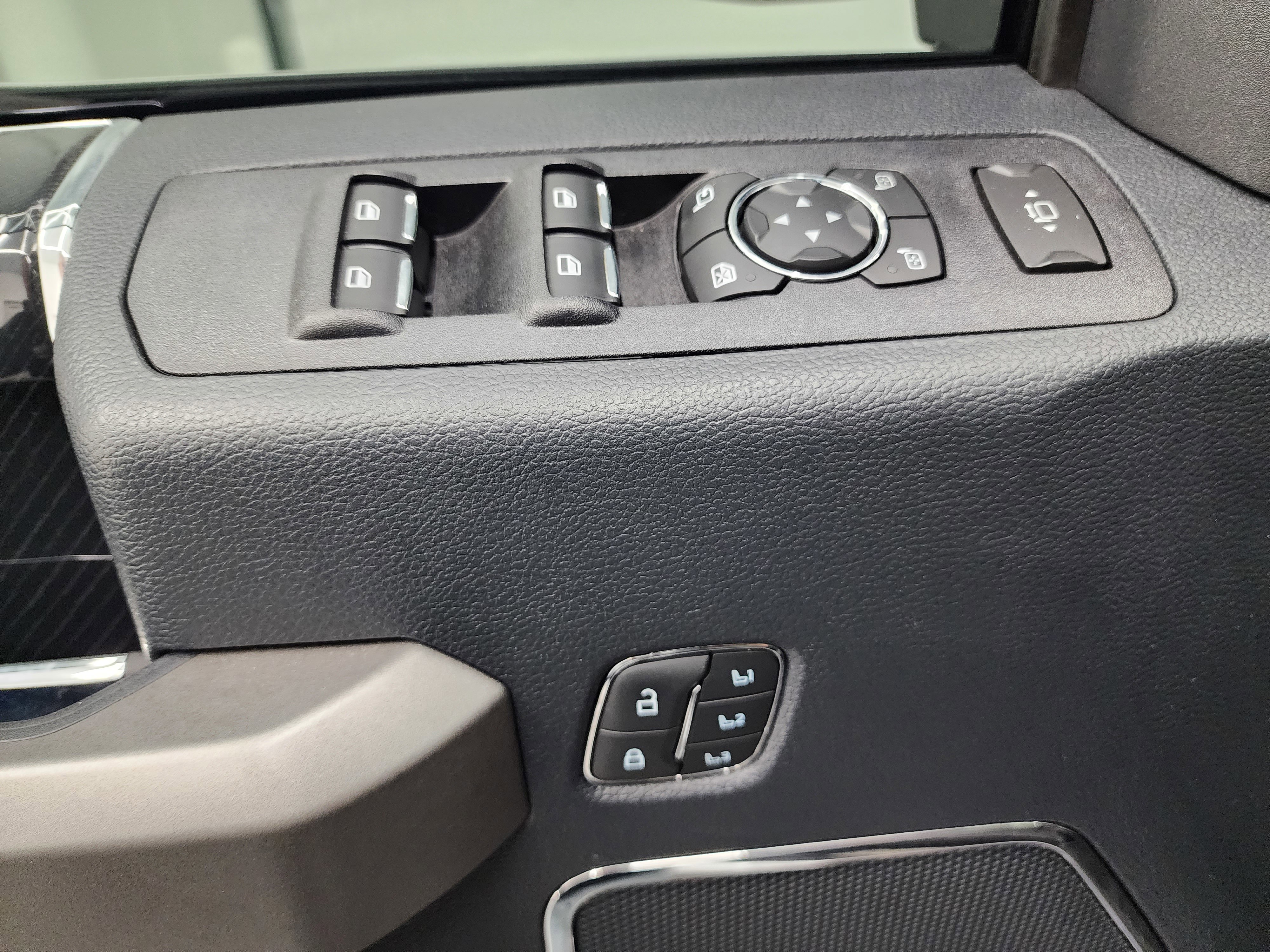 Used 2022 Ford F250 Platinum w/ Tremor Off-Road Package image 46