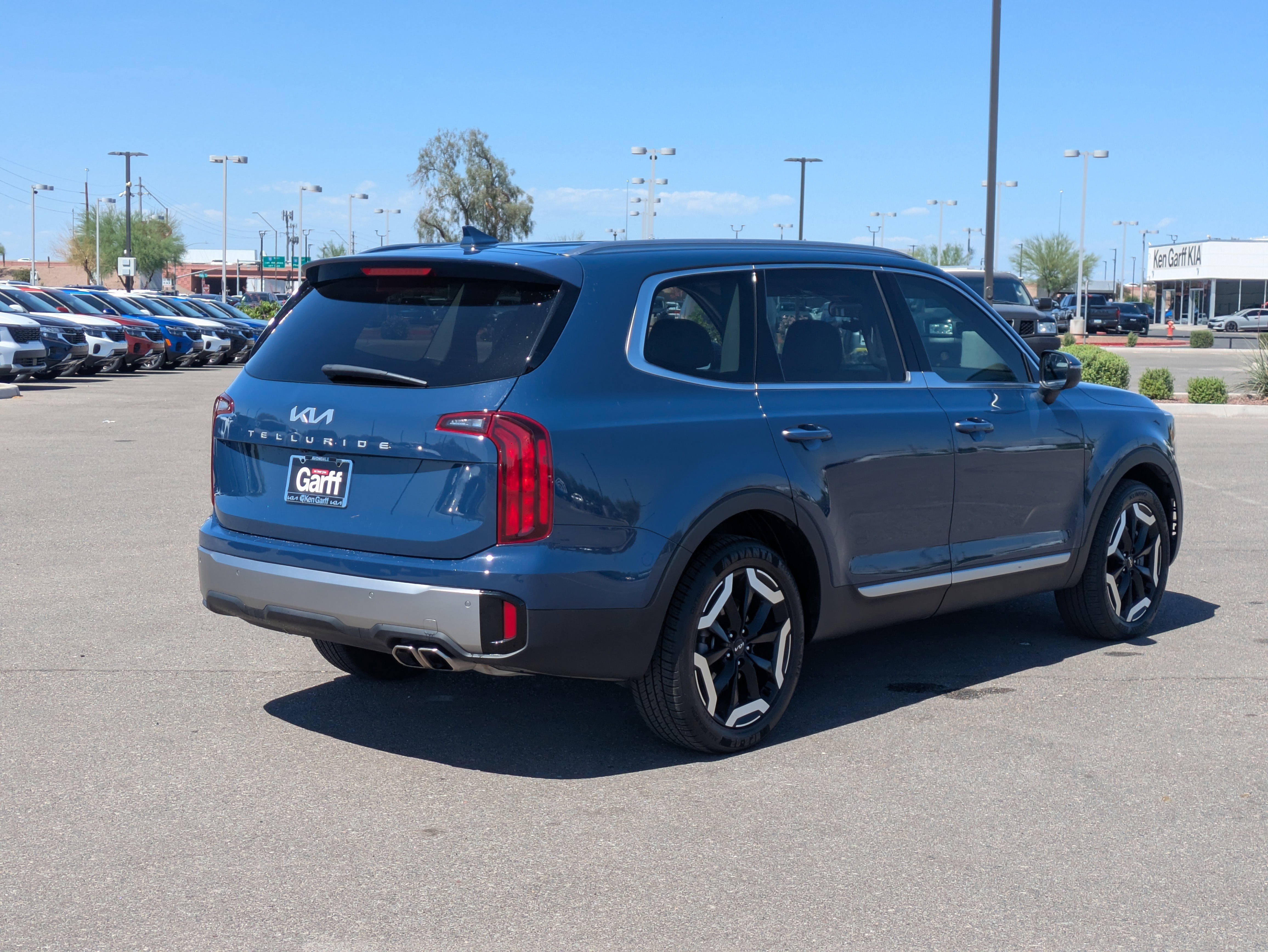 Used 2025 Kia Telluride S FWD image 5