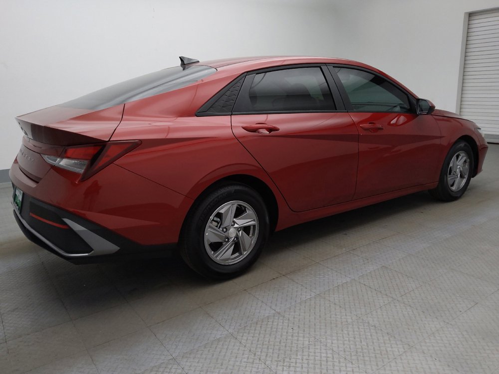 Used 2025 Hyundai Elantra SE FWD image 10