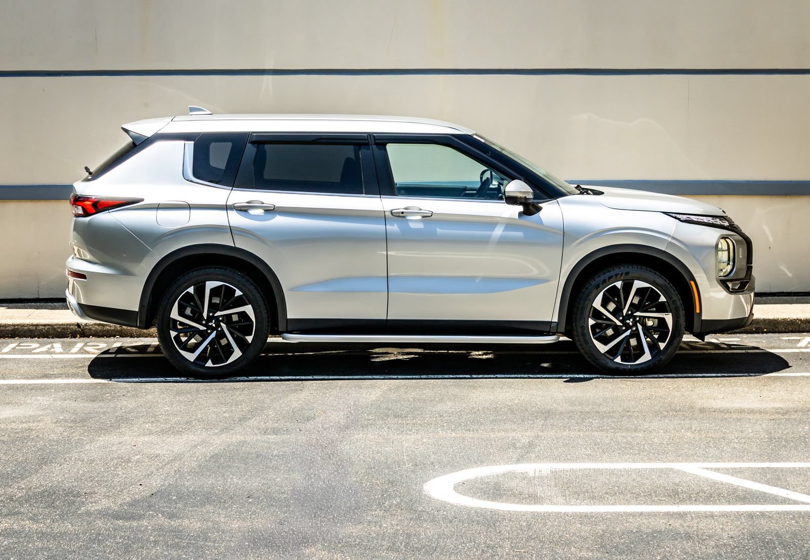 Used 2024 Mitsubishi Outlander SE AWD/4WD image 9
