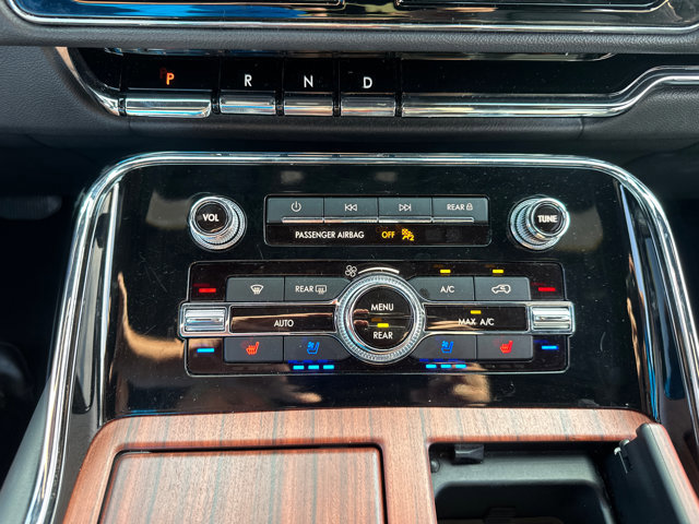 Used 2024 Lincoln Navigator L 4WD image 23