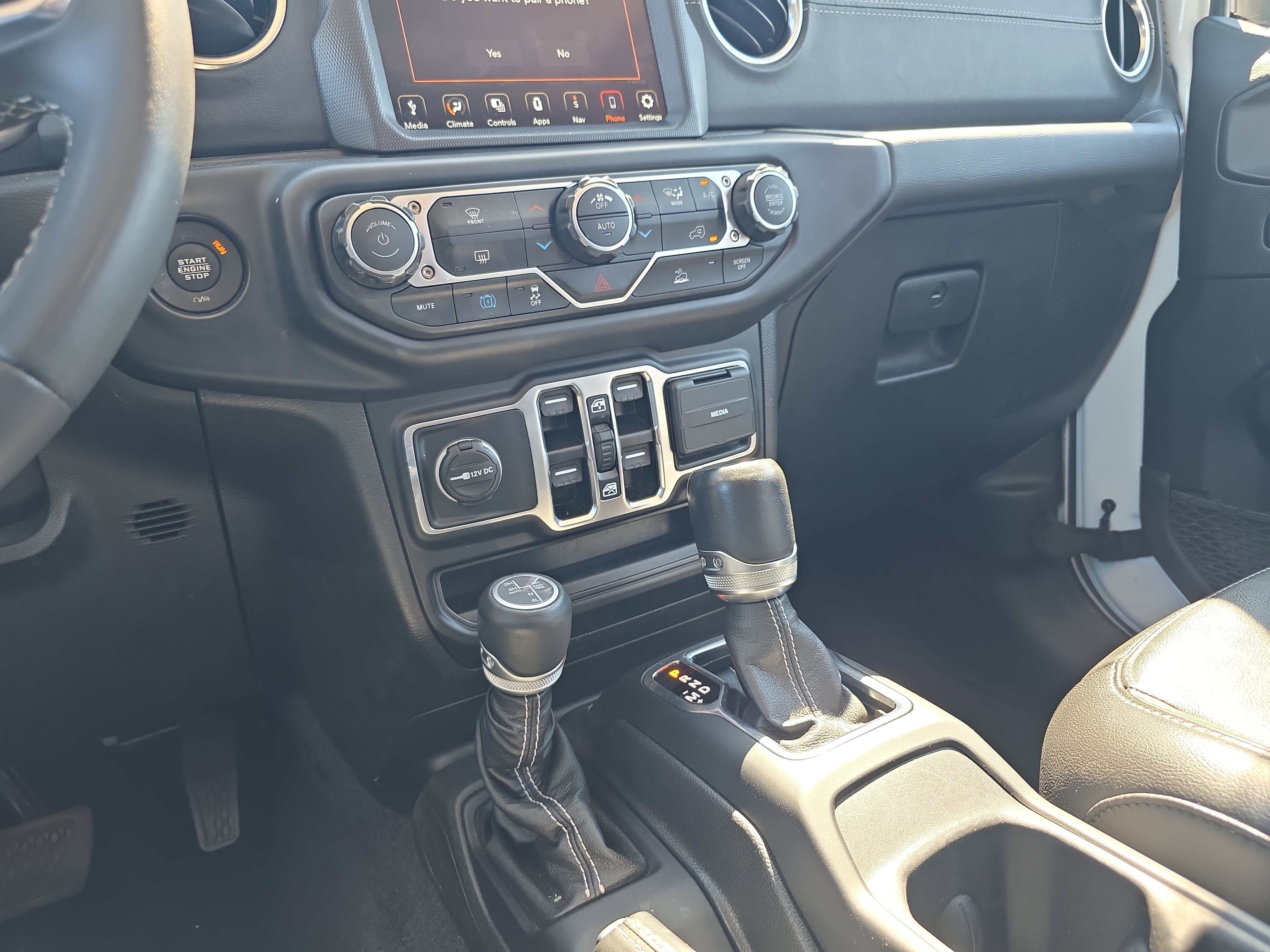 Used 2023 Jeep Wrangler Sahara image 18